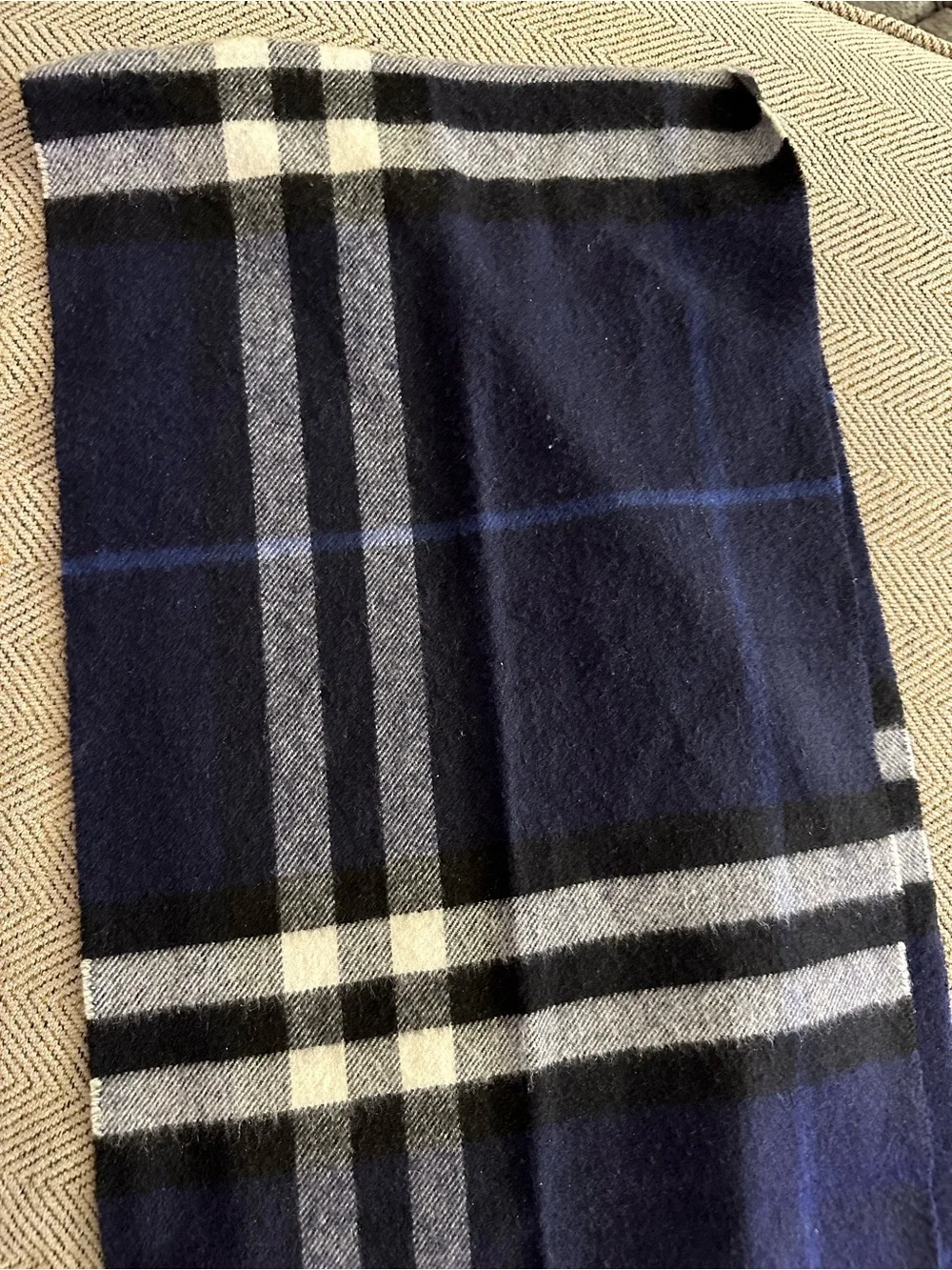 Authentic Men’s Burberry Navy and Black 100% Cashmere Plaid Scarf